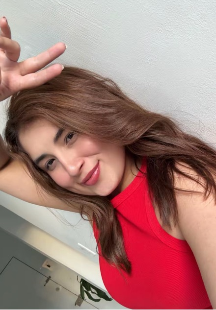 Stranger on cam right now at StrangerCamLive — Evelune from Colombia